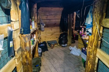 Donbass, Ukrayna, 17 Ağustos 2025 Ukrayna askerleri taarruz uçakları kullanarak güney cephesinde mevzilendiler. İnsansız hava aracı savaşı Ukrayna 'da şiddetlendi ve Rusya ile savaşta bir dönüm noktası oldu..