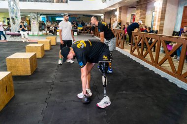 Kharkiv, Ukrayna, 12 Eylül 2025, Heroes NGO Oyunları Ukraynalı askerlerin ciddi şekilde yaralandığı bir spor ve eğitim ekosistemidir. Görevleri iyileşme sürecini kolaylaştırmak..