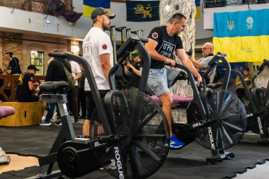 Kharkiv, Ukrayna, 12 Eylül 2025, Heroes NGO Oyunları Ukraynalı askerlerin ciddi şekilde yaralandığı bir spor ve eğitim ekosistemidir. Görevleri iyileşme sürecini kolaylaştırmak..