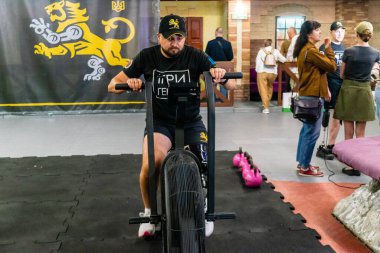 Kharkiv, Ukrayna, 12 Eylül 2025, Heroes NGO Oyunları Ukraynalı askerlerin ciddi şekilde yaralandığı bir spor ve eğitim ekosistemidir. Görevleri iyileşme sürecini kolaylaştırmak..