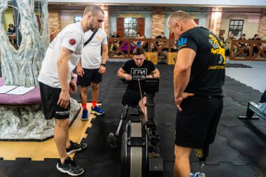 Kharkiv, Ukrayna, 12 Eylül 2025, Heroes NGO Oyunları Ukraynalı askerlerin ciddi şekilde yaralandığı bir spor ve eğitim ekosistemidir. Görevleri iyileşme sürecini kolaylaştırmak..