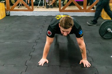 Kharkiv, Ukrayna, 12 Eylül 2025, Heroes NGO Oyunları Ukraynalı askerlerin ciddi şekilde yaralandığı bir spor ve eğitim ekosistemidir. Görevleri iyileşme sürecini kolaylaştırmak..