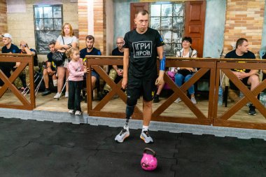 Kharkiv, Ukrayna, 12 Eylül 2025, Heroes NGO Oyunları Ukraynalı askerlerin ciddi şekilde yaralandığı bir spor ve eğitim ekosistemidir. Görevleri iyileşme sürecini kolaylaştırmak..