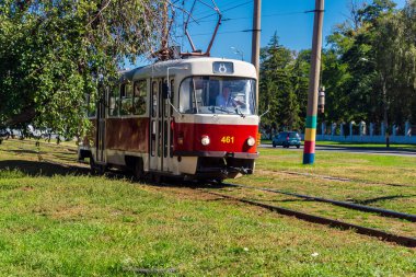 Harkiv, Ukrayna, 12 Eylül 2025 Kharkiv tramvayı şehir bombalanırken işlemeye devam ediyor, Kharkiv 'deki kamu hizmetleri Rus füze ve sirenlerinin sesi her gün duyuluyor..