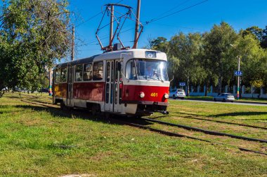 Harkiv, Ukrayna, 12 Eylül 2025 Kharkiv tramvayı şehir bombalanırken işlemeye devam ediyor, Kharkiv 'deki kamu hizmetleri Rus füze ve sirenlerinin sesi her gün duyuluyor..
