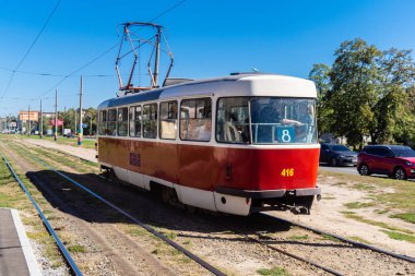 Harkiv, Ukrayna, 12 Eylül 2025 Kharkiv tramvayı şehir bombalanırken işlemeye devam ediyor, Kharkiv 'deki kamu hizmetleri Rus füze ve sirenlerinin sesi her gün duyuluyor..