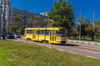 Harkiv, Ukrayna, 12 Eylül 2025 Kharkiv tramvayı şehir bombalanırken işlemeye devam ediyor, Kharkiv 'deki kamu hizmetleri Rus füze ve sirenlerinin sesi her gün duyuluyor..