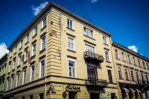 Lviv, Ukrayna, 18 Eylül 2025 Şehir ve Lviv sokakları. Şehir, 2500 'den fazla tarihi ve mimari eseriyle tarihi, klasik bir Avrupa mimari tarzıyla karakterize edilmiştir.