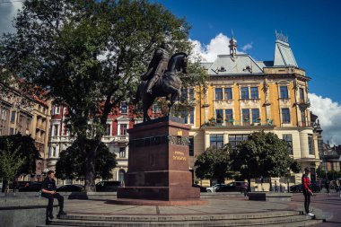 Lviv, Ukrayna, 18 Eylül 2025 Şehir ve Lviv sokakları. Şehir, 2500 'den fazla tarihi ve mimari eseriyle tarihi, klasik bir Avrupa mimari tarzıyla karakterize edilmiştir.