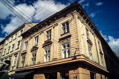 Lviv, Ukrayna, 18 Eylül 2025 Şehir ve Lviv sokakları. Şehir, 2500 'den fazla tarihi ve mimari eseriyle tarihi, klasik bir Avrupa mimari tarzıyla karakterize edilmiştir.