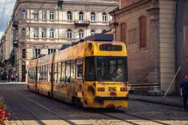 Lviv, Ukrayna, 18 Eylül 2025 'te Lviv şehrinde tramvaylar çalışır. Şehrin çeşitli tramvayları vardır ve bunların arasında yerel yapım Electron tramvayları ve eski Tatra modelleri de vardır..