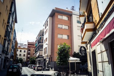 Seville, İspanya, 20 Eylül 2025 Sevilla şehir merkezindeki tarihi Remedios bölgesinin mimari ve şehir manzarası.