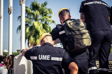 Seville, İspanya, 20 Eylül 2025 İspanyol Silahlı Kuvvetleri Kurtarma UME 'den asker açık güne katılıyor ve Sevilla' da Uluslararası Kurtarma Günü için bir spor etkinliği düzenliyor..