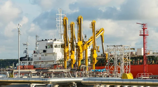 Olietanker Afgemeerd Aan Aardolieproduct Terminal Haven Poort Terminal Met Pompen — Stockfoto