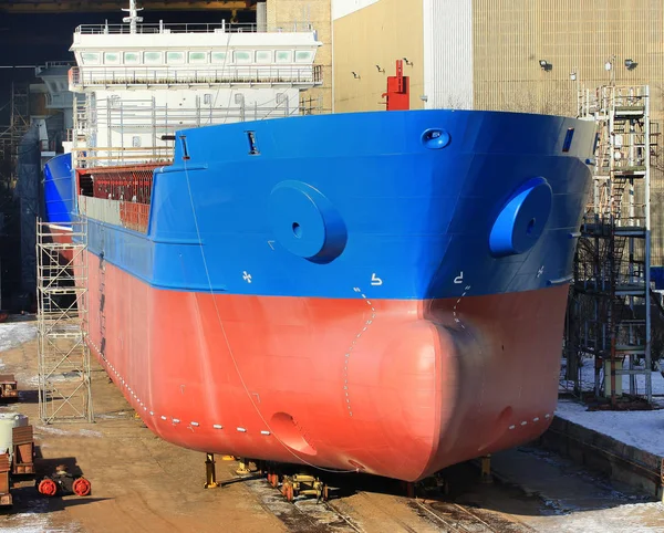 Gemi büyük bir deniz gemi inşaatı tamamlamak