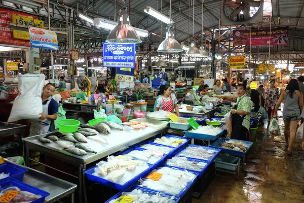 Samut Songkhram, Tayland - 5 Ekim 2018: Mae Klong Seafood market