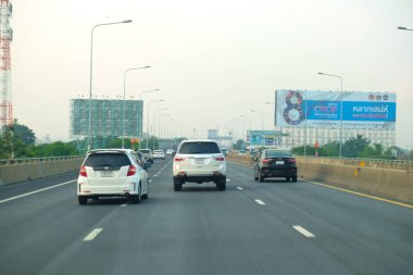 Bangkok, Tayland - 4 Ekim 2018: Sirat Expressway Bangkok sabah araba trafik.