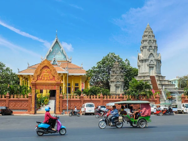 Phnom Penh, Kamboçya - 17 Mart 2015: Wat Ounalom içinde Phnom Penh, Kamboçya Budizm Merkez