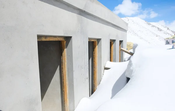 Aseo Cubierto Nieve Zona Descanso Chang Pass India Segunda Carretera — Foto de Stock