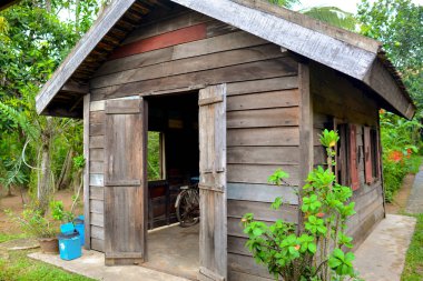 Nakhon Phanom, Tayland - 11 Ağustos 2018: Ho Chi Minh'ın anıt ev sahibine dinleme ziyaretçi nerede genç tarihi hakkında açıklayan Ho Chi Minh 1920'na Chok köyü sırasında yaşadı