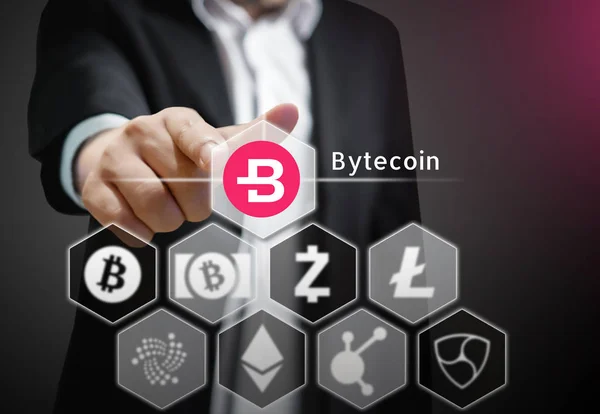 Homem Negócios Aponta Dedo Para Bytecoin Ícone Moeda Entre Outros — Fotografia de Stock
