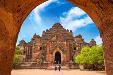 Bagan, Myanmar - 22 Nisan 2016: Dahmmayan Gyi Phaya Bagan, Myanmar