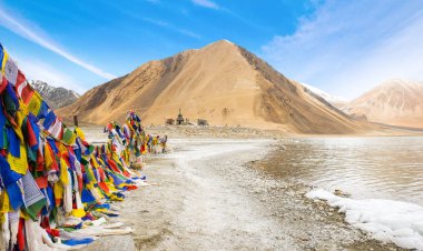 Pangong göl bu geç kış, Lah, Jammu ve Keşmir, Hindistan dünyanın en büyük tuzlu Gölü olduğunu