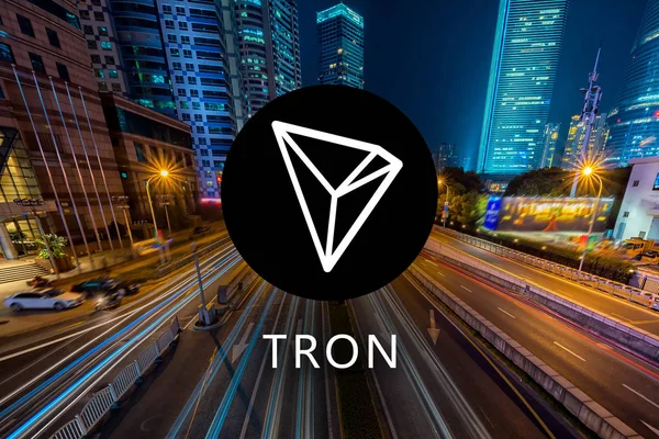 Tron bozuk para veya Trx, bir Cryptocurrency blockchain platformu, Cityscape arka plan dijital para kavramı