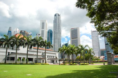  Singapur-22 Kasım: Singapur kentsel manzara. Skyline ve iş modern gökdelenler, en finansal gelişmekte olan Asya şehir devlet. Singapur. 22 Kasım 2009