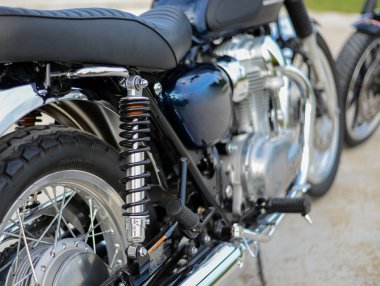 Yaylar, amortisörler motosiklet büyük bisiklet closeup.