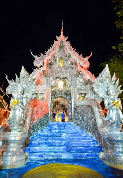 % 100 gümüşten yapılmış Silver Monastery, Chiang Mai 'de Wat Srisuphan Tapınağı