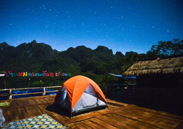 Yıldız Ile Balkondan Gece Yarısında Chaing Dao Doi Luang Dağ — Stok fotoğraf