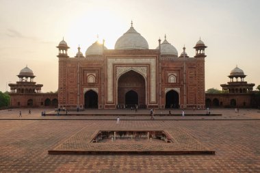 Mehman Khana Taj Mahal Mehman Khana konuklar Kuzey Hindistan'da birçok evlerde güneş doğarken ağırladı nerede/misafir odası olduğunu.