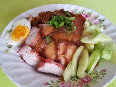 Soslu ızgara kırmızı domuz pirinçli, Çin usulü kızarmış domuz eti..