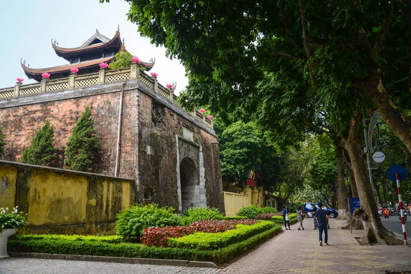 Hanoi Vietnam Únor 2017 Návštěvníci Navštěvující Severní Bránu Hanoi Old — Stock fotografie