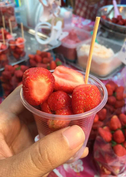 Hand Holding Cup Strawberry — Stock Photo, Image