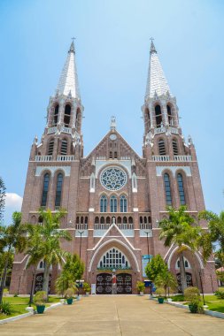 Yangon St Mary Katedrali, Inşaat 1895 yılında başladı ve 19 Kasım 1899 Hindistan hükümeti bir arazi hibe altında tamamlanmıştır
