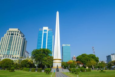 Yangon, Myanmar - 26 Nisan 2016: Bağımsızlık Anıtı şehir Yangon Mahabandoola parkta