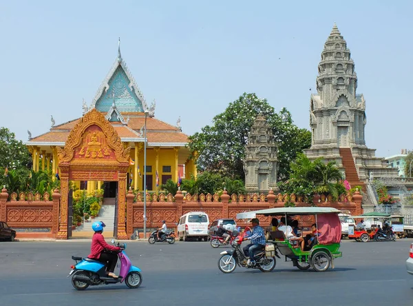 Phnom Penh, Kamboçya - 17 Mart 2015: Wat Ounalom içinde Phnom Penh, Kamboçya Budizm Merkez