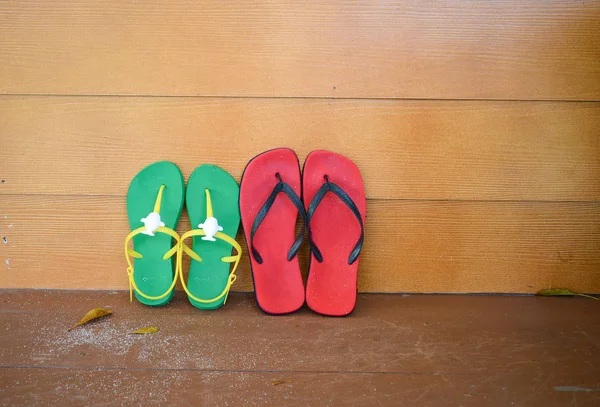 Red Green Flipflop Sandals Wooden Wall — Stock Photo, Image