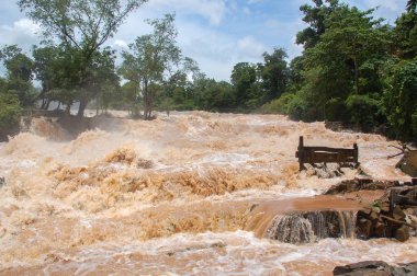 Pakse, Laos 19 Ağustos 2007 yılında Konpapeng sel