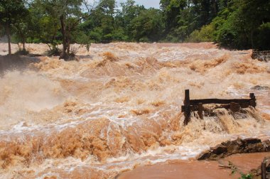 Pakse, Laos 19 Ağustos 2007 yılında Konpapeng sel