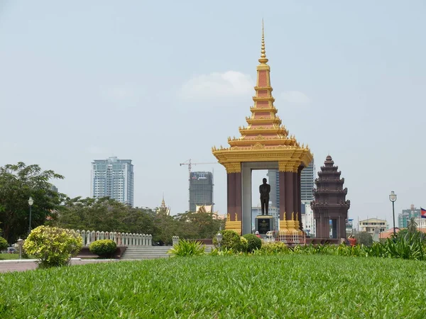 Phnom Penh Camboya Marzo 2015 Estatua Del Rey Padre Norodom —  Fotos de Stock