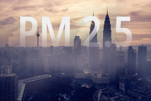 Pm 2.5 toz duman şehirden. Cityscape kötü hava kirliliği ile. PM 2.5 kavramı