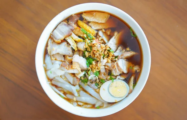 Chrupiąca Zupa Wieprzowa Noodle Lub Guay Jub Tajsku Tajski Makaron — Zdjęcie stockowe