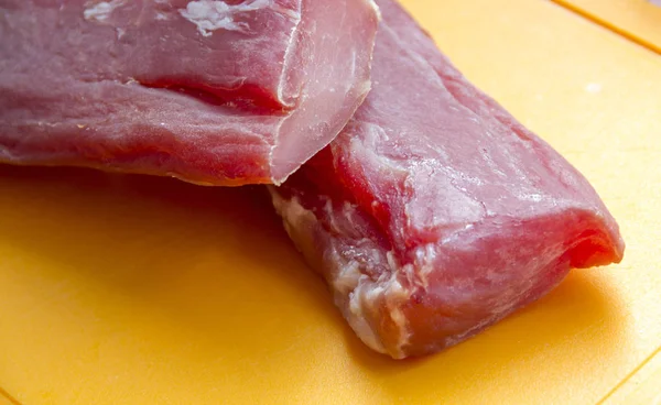 Raw Meat Pieces Cutting Board — Stock Photo, Image