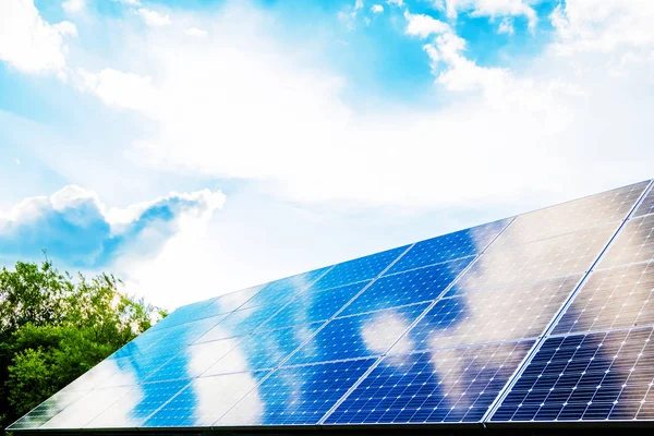 Paneles Solares Con Cielo Ideal Para Concepto Conservación Naturaleza — Foto de Stock