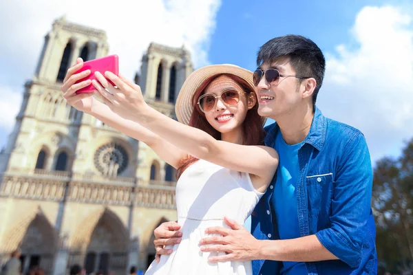 Couple Visiting Notre Dame Taking Selfie Happily — Stock Photo, Image