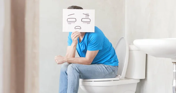 Homme Avec Carte Sensation Douleur Avec Constipation Dans Les Toilettes — Photo