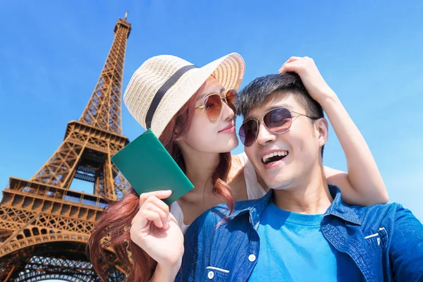 Asiático Pareja Con Pasaporte Viaje — Foto de Stock